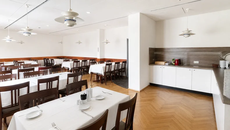 Speisesaal der Falkenstein-Klinik mit Buffetbereich