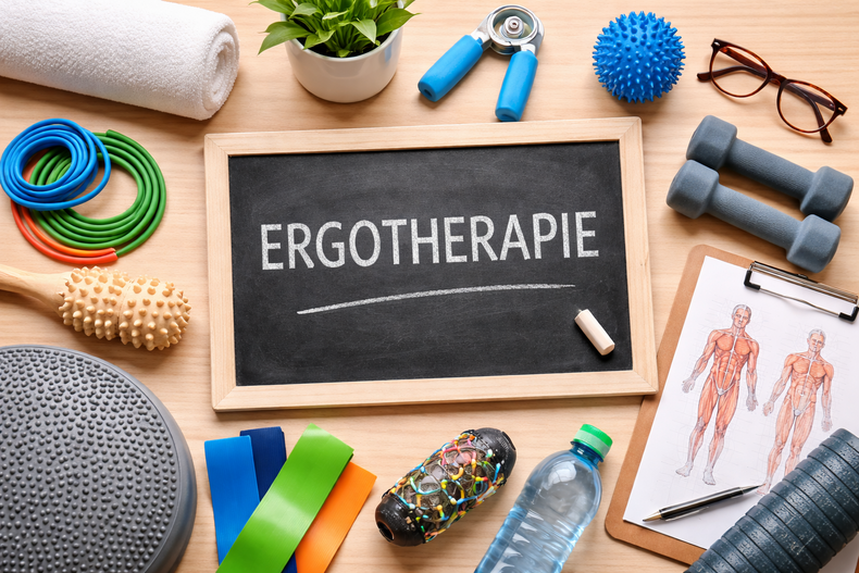 KI-generiertes Symbolbild zur Ergotherapie mit verschiedenen therapeutischen Symbolen